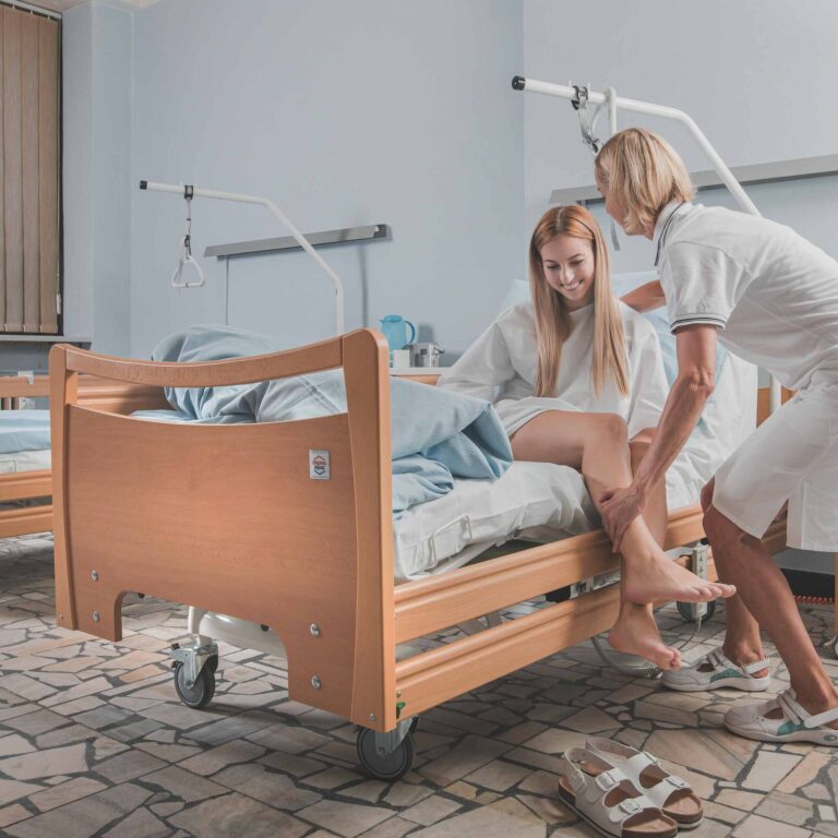 Łóżko rehabilitacyjne z wysięgnikiem — sprzęt najczęściej ujmowany we wniosku